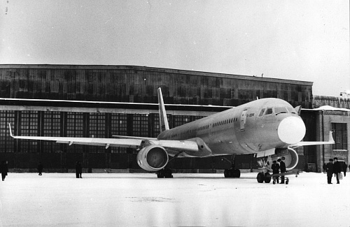 К 35-летию первого полета Ту-204